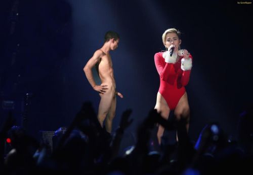 fake - Miley Cyrus http://www3.pictures.zimbio.com/gi/101+3+KDWB+Jingle+Ball+2013+SHOW+oC2Y7hIUTL3x.jpg