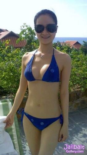 Originally posted by a vietnamese site. Full gallery: http://photo.tamtay.vn/xem-anh/35199/Girl-sex-8x-cam-so-va-o.html