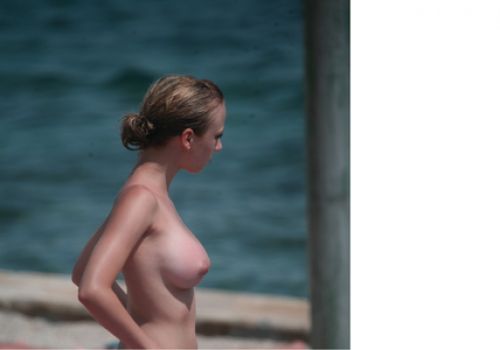 amateurs http://www.imagefap.com/pictures/5842740/Two-Girls-at-the-Beach-nice-Titties?gen=