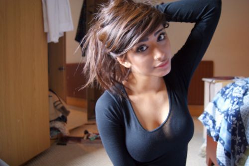 I don\'t know her name, but here have more photos http://www.ign.com/boards/threads/you-wont-ever-see-a-better-looking-indian-pakistani-girl-than-this.454176541/page-2#post-497764965