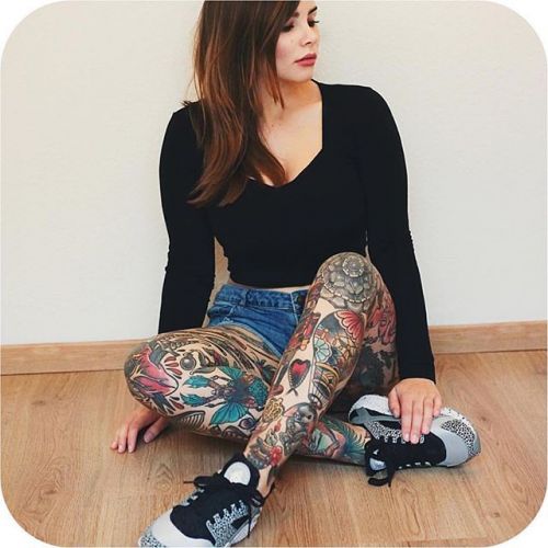 Not a porn star.  Her name is Julia Coldfront - https://www.instagram.com/thesoundofbreakingup/?hl=en