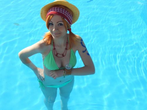 Nami,summer version, One Piece cosplay by Mellorineeee @ DeviantArt - https://mellorineeee.deviantart.com/art/Nami-summer-version-One-Piece-cosplay-334747769