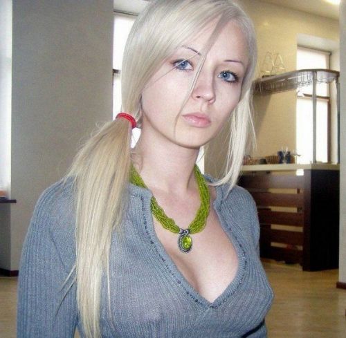 Valeria Lukyanova --- a barbie fantatic unerwent extreme plastic surgery to look like her