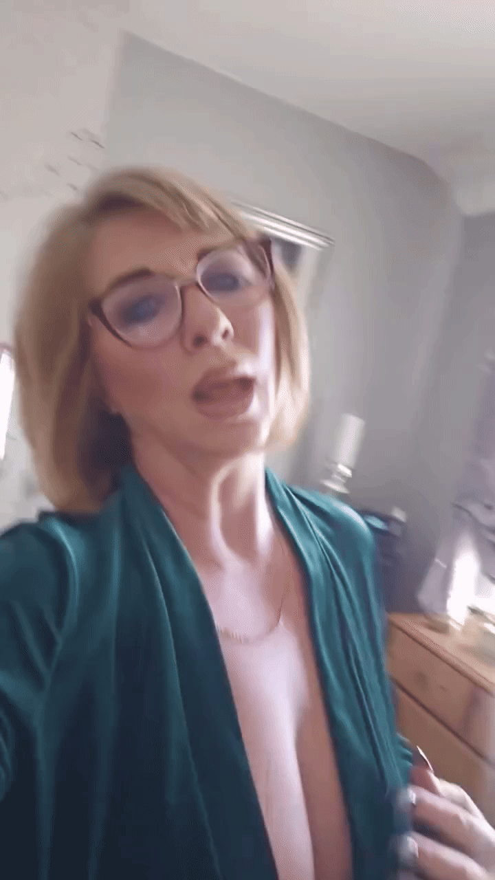 What's the name of this pornstar?