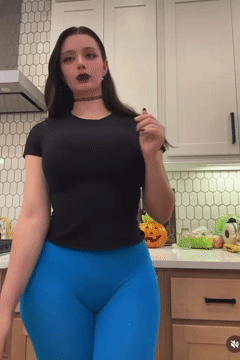 What's the name of this pornstar?