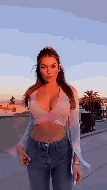 Whats this girl name? Source? Video link?