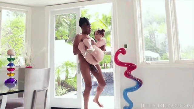 What's the name of this pornstar?