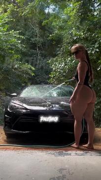 What's the name of this pornstar?