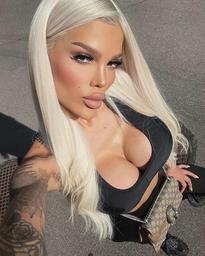 What's the name of this pornstar?