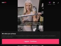 Blonde girl in gym tik tok