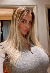 What's the name of this pornstar?