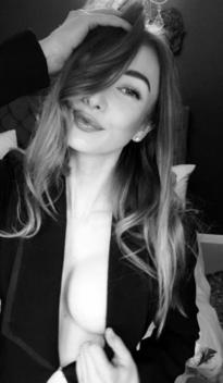 What's the name of this pornstar?