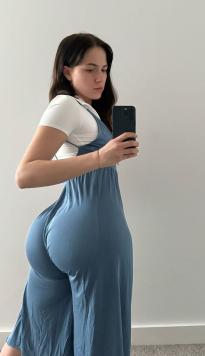 What's the name of this pornstar?