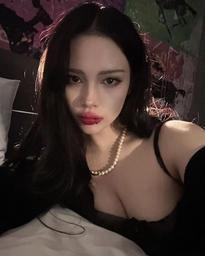 What's the name of this pornstar?