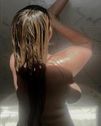 What's the name of this pornstar?