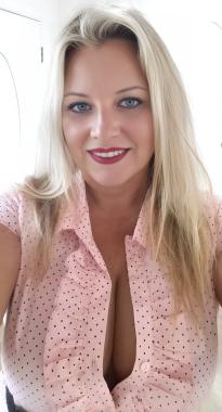 What's the name of this pornstar?