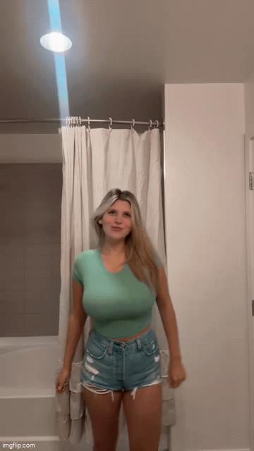 What's the name of this pornstar?