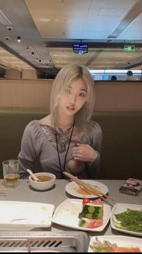 What's the name of this pornstar?