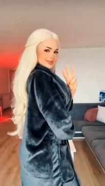 What's the name of this pornstar?