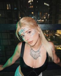 What's the name of this pornstar?