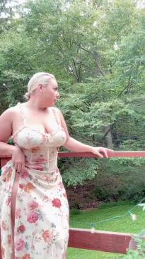 What's the name of this pornstar?