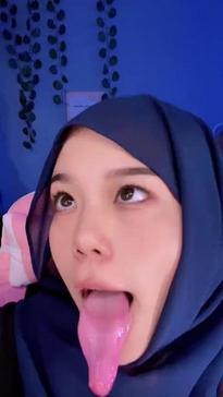 What's the name of this pornstar?