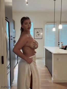 What's the name of this pornstar?