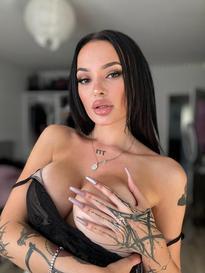 What's the name of this pornstar?