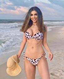 Janette Marie - https://www.instagram.com/janettemj/?hl=en