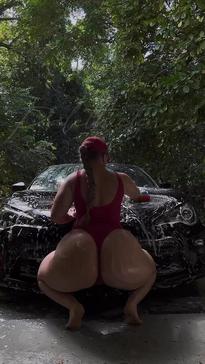 What's the name of this pornstar?