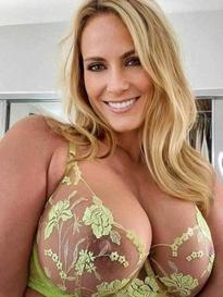 What's the name of this pornstar?
