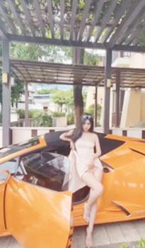 What's the name of this pornstar?