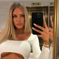 What's the name of this pornstar?
