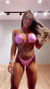 What's the name of this pornstar?