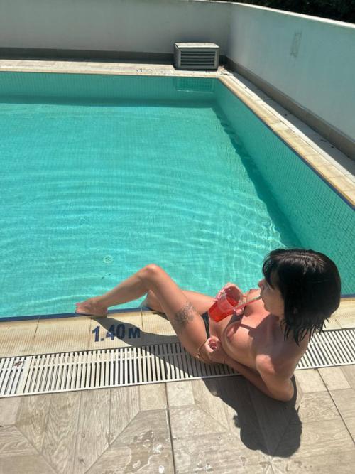 Whats this girl name? Source? Full photoshoot?