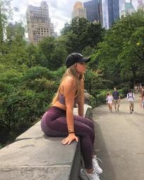 What's the name of this pornstar?