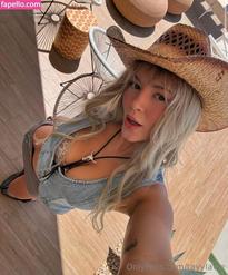 What's the name of this pornstar?