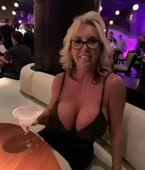 What's the name of this pornstar?