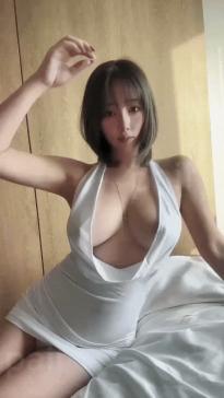 What's the name of this pornstar?