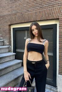 What's the name of this pornstar?