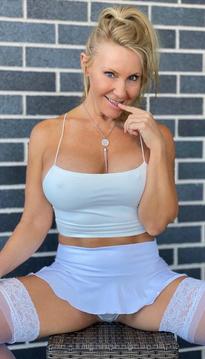 What's the name of this pornstar?