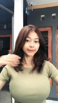 What's the name of this pornstar?