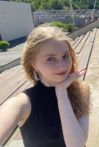 Who is the Blonde? What her name?