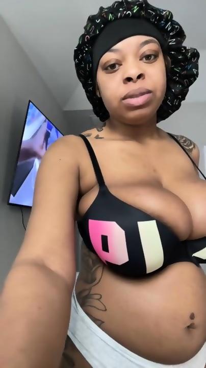 Big Nie aka Bigniemoneyy / niemoneyy
https://www.babepedia.com/babe/Big_Nie
https://www.instagram.com/tharealbignie