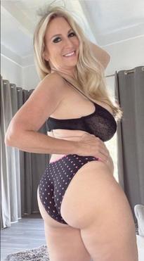 What's the name of this pornstar?