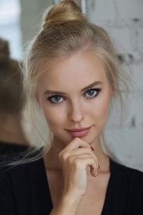  Viktoria Pichkurova https://9gag.com/gag/aM856PM/viktoria-pichkurova