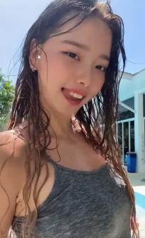 What's the name of this pornstar?