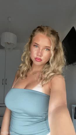What's the name of this pornstar?