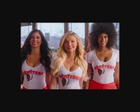 Whos the one in the middle the blonde one?