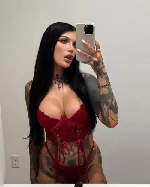 It's Chelsea Gabriellee [https://www.instagram.com/gabbileelive/] [https://x.com/gabbileelive]